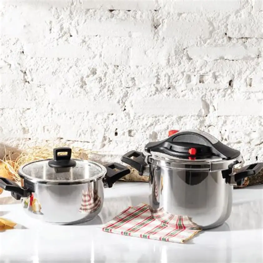 Pressure Cookers & Accessories
